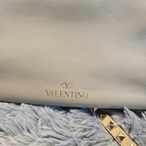 Valentino Garavani Beige Studded Shoulder Bag - Picture 7 of 8